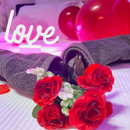 L'Escale Balneo'Romantique - Loveroom - Jacuzzi & Petit Dejeuner Villiers-sur-Marne Extérieur photo