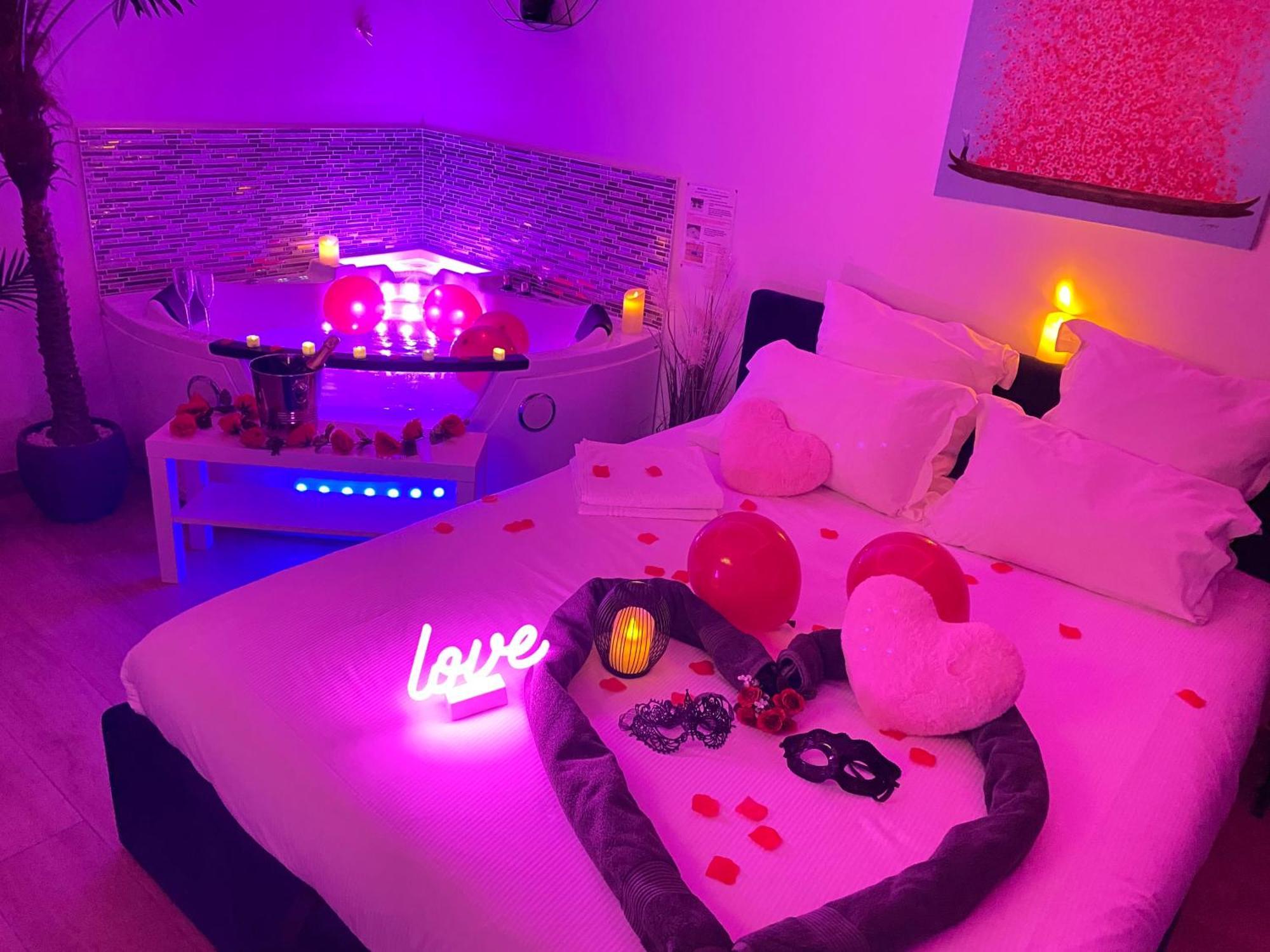 L'Escale Balneo'Romantique - Loveroom - Jacuzzi & Petit Dejeuner Villiers-sur-Marne Extérieur photo